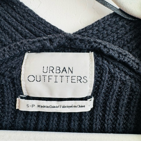 Urban Outfitters V- Neck Sweater Size S - Picture 7 of 8